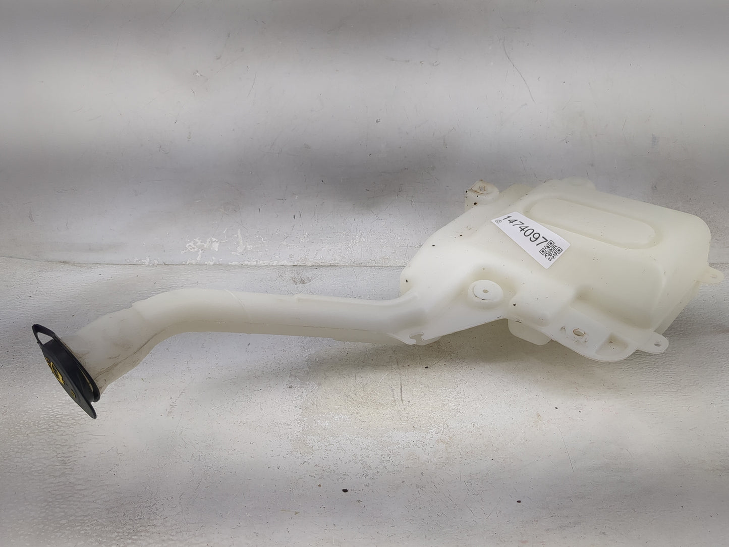 2016-2019 Ford Explorer Windshield Washer Fluid Reservoir Bottle Oem 1474097 - Oemusedautoparts1.com