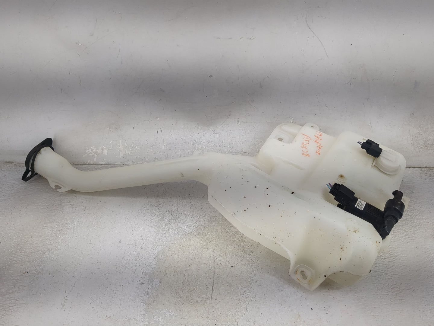 2016-2019 Ford Explorer Windshield Washer Fluid Reservoir Bottle Oem 1474097 - Oemusedautoparts1.com