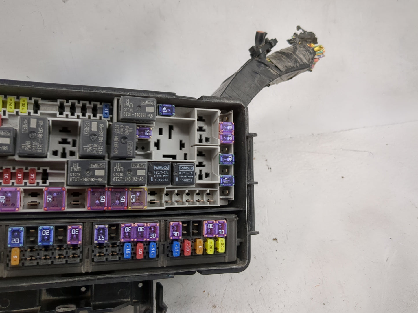 2017 Ford Explorer Fusebox Fuse Box Panel Relay Module P/N:GU5T-14A003-AA 6351-3028, 8T2T-14B192-AB, 8T2T-CA Fits OEM Used A