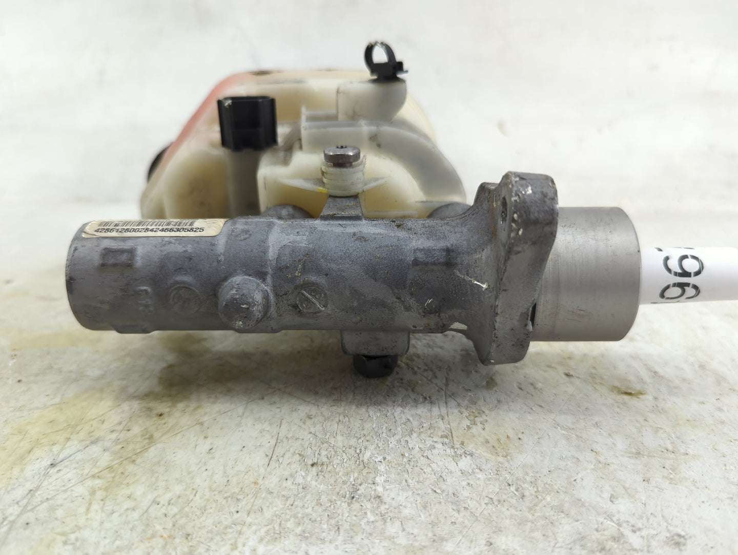 Ford Explorer Brake Master Cylinder 1496726 - Oemusedautoparts1.com
