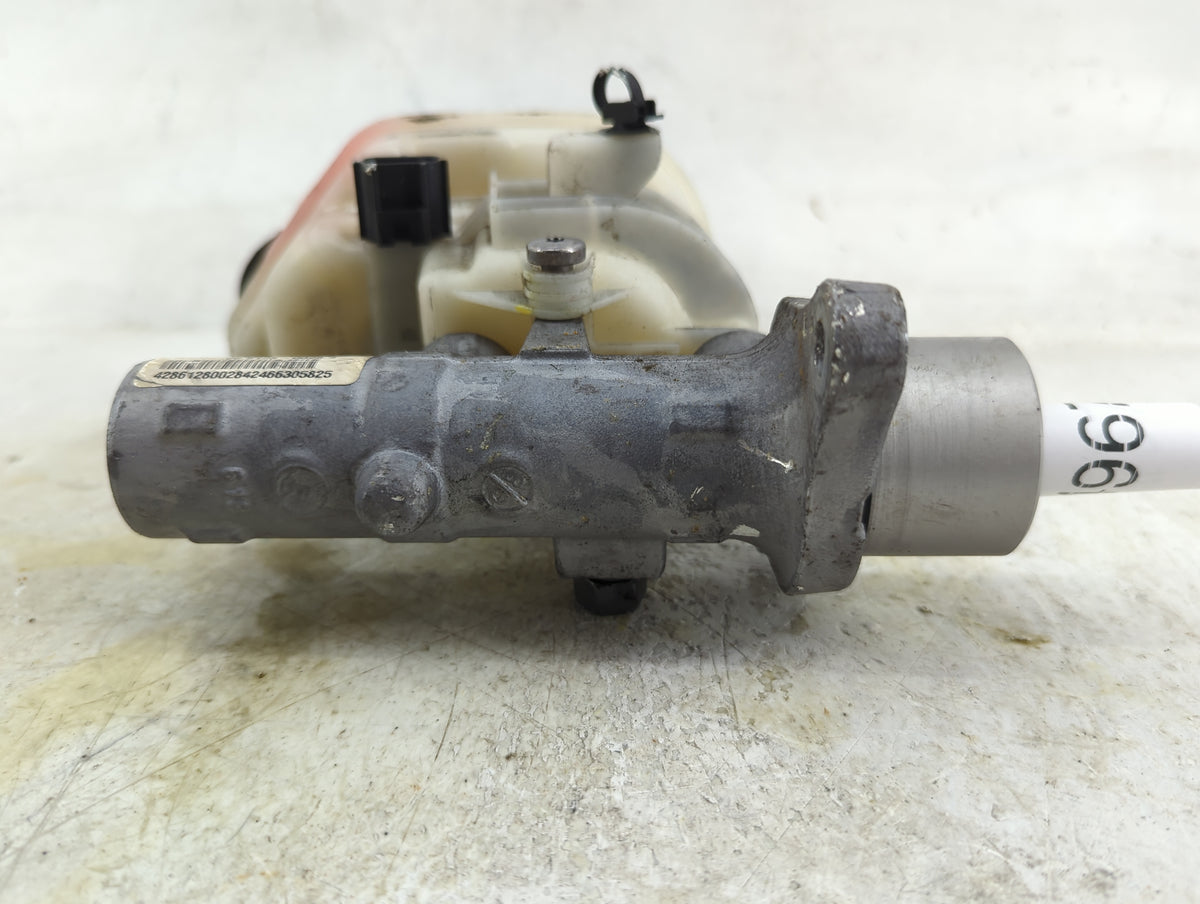 Ford Explorer Brake Master Cylinder 1496726 - Oemusedautoparts1.com
