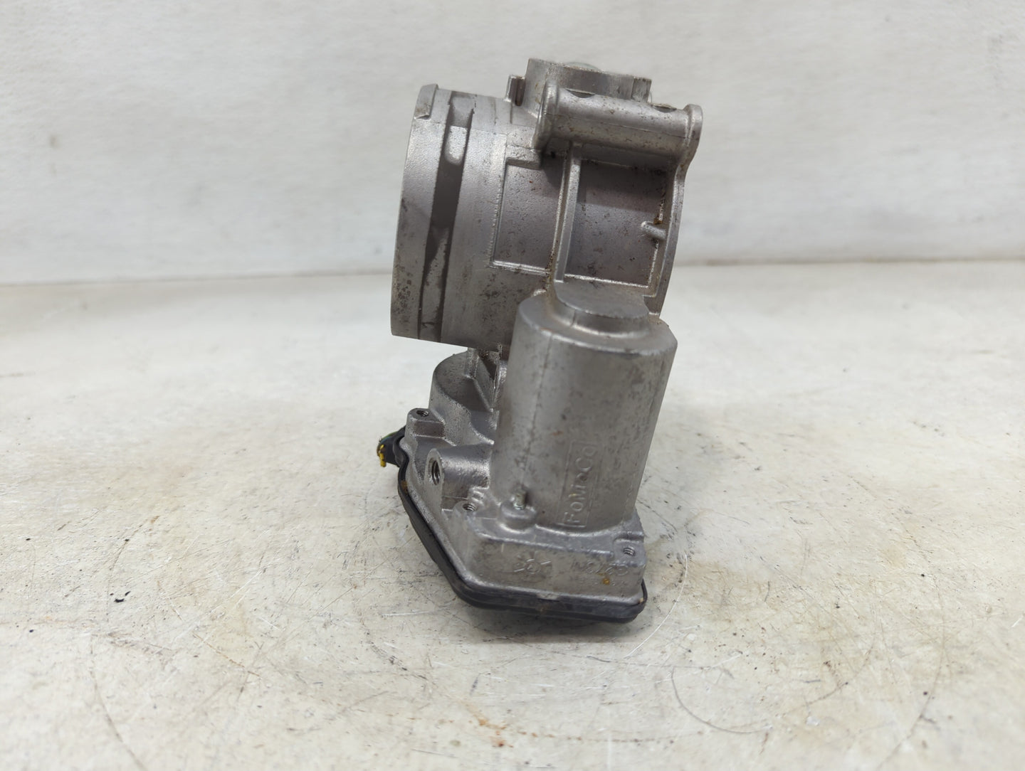 2011-2019 Ford Explorer Throttle Body P/N:AT4E-9F991-EL Fits Fits 2011 2012 2013 2014 2015 2016 2017 2018 2019 OEM Used Auto