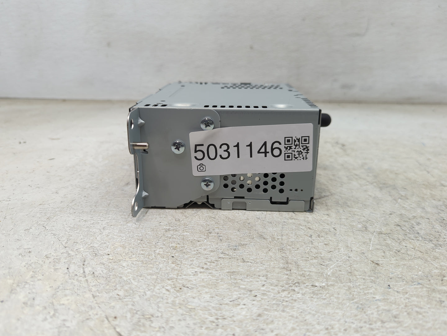 2016-2017 Ford Explorer Radio AM FM Cd Player Receiver Replacement P/N:PU-3922L-B GB5T-19C107-BG Fits Fits 2016 2017 OEM Use