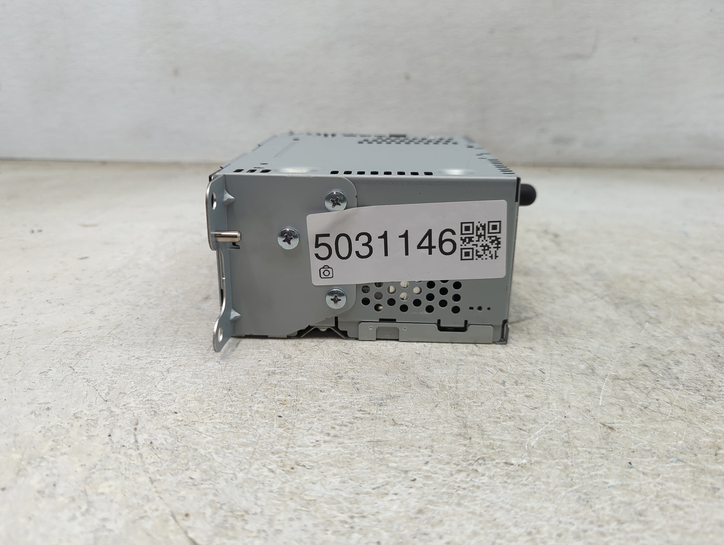 2016-2017 Ford Explorer Radio AM FM Cd Player Receiver Replacement P/N:PU-3922L-B GB5T-19C107-BG Fits Fits 2016 2017 OEM Use