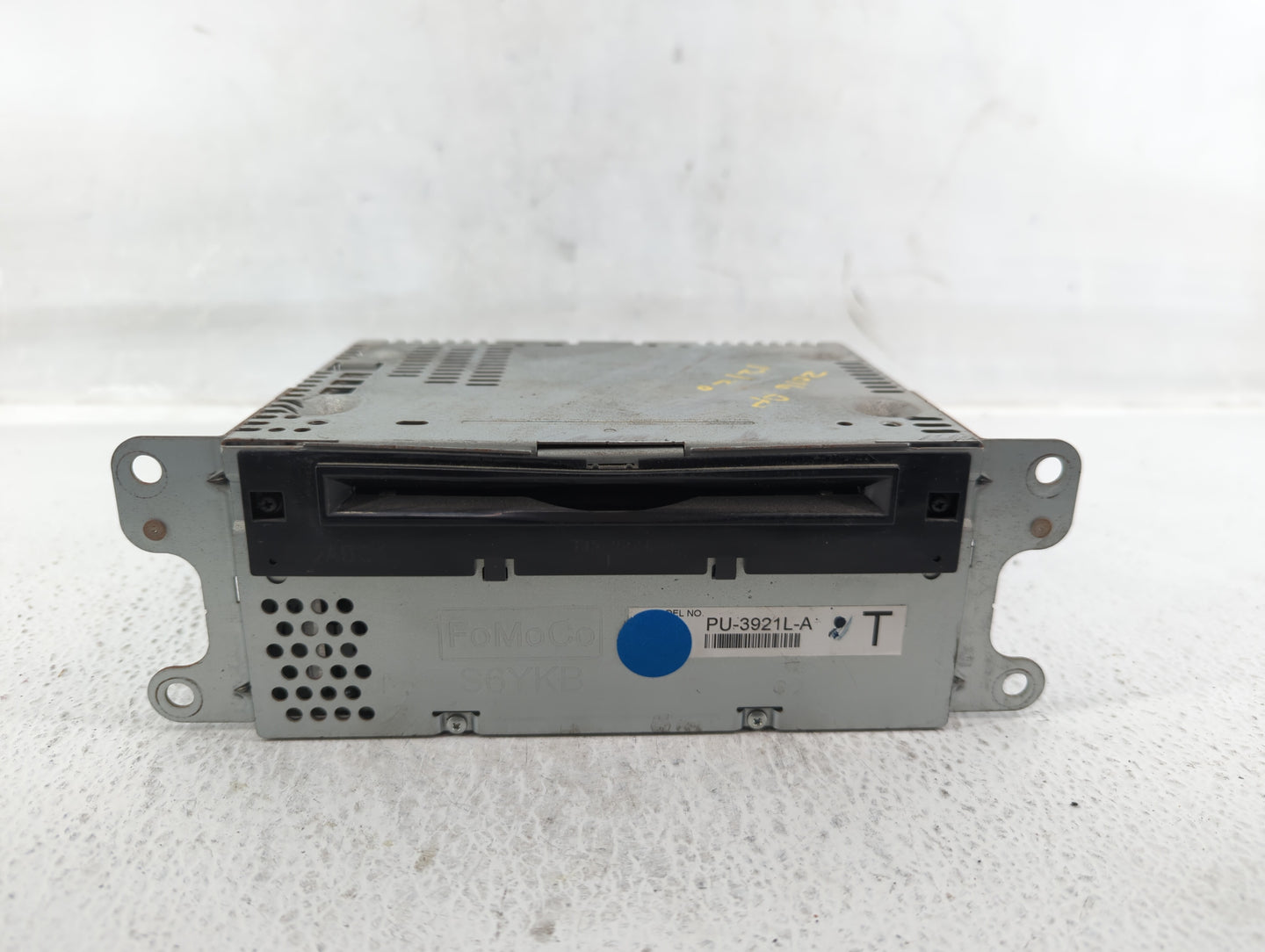 2016-2017 Ford Explorer Am Fm Cd Player Radio Receiver - Oemusedautoparts1.com
