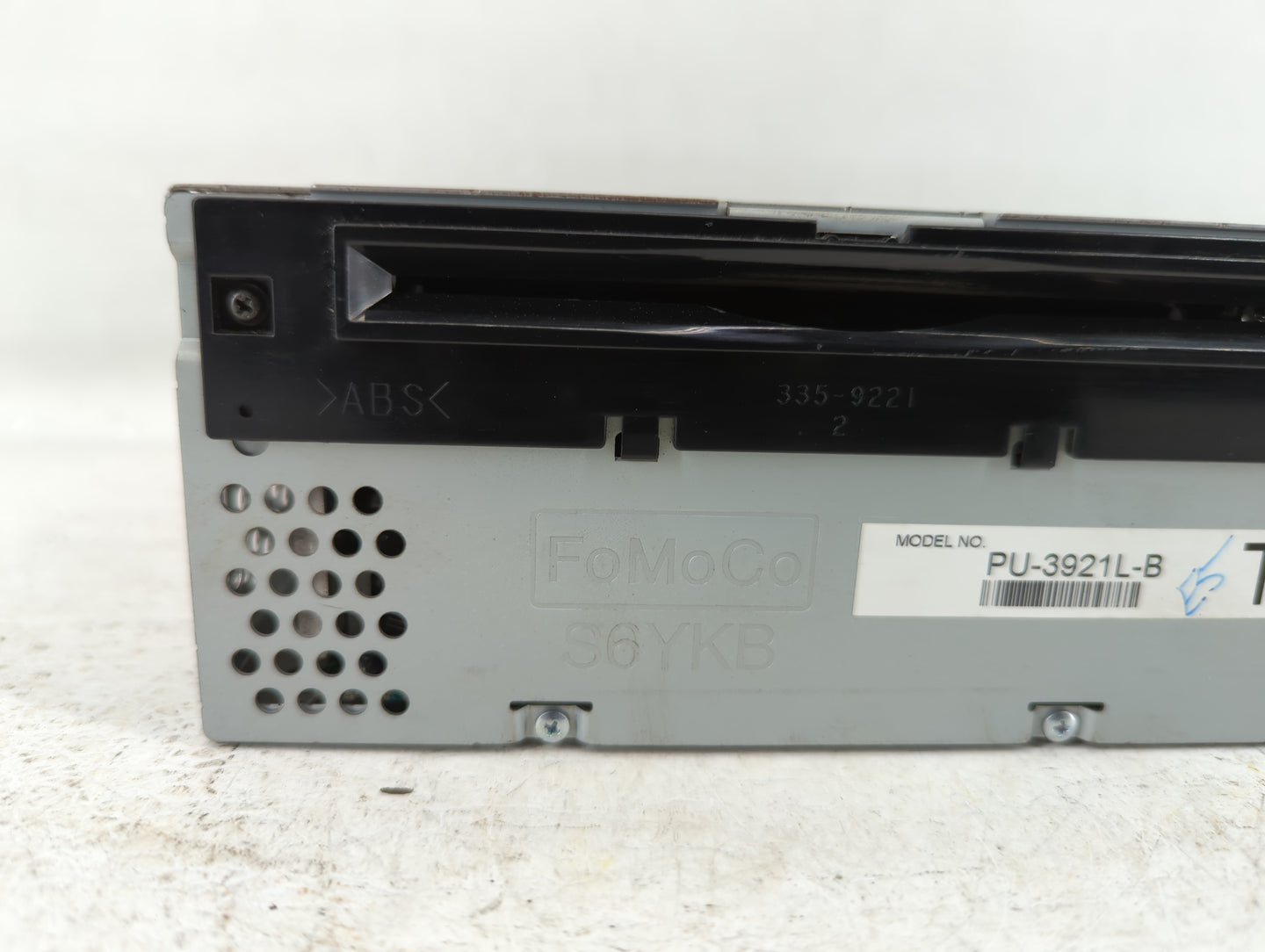 2016-2017 Ford Explorer Am Fm Cd Player Radio Receiver - Oemusedautoparts1.com
