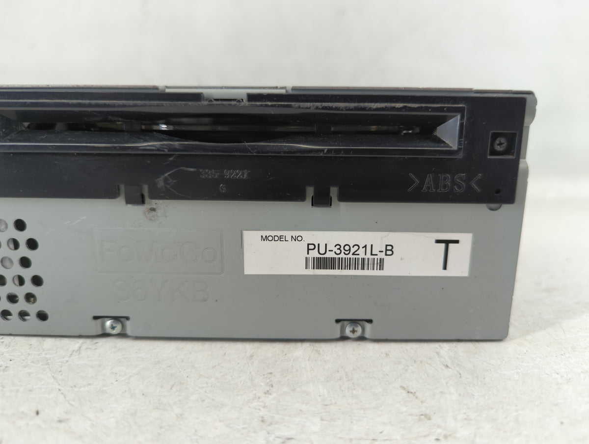 2016-2017 Ford Explorer Am Fm Cd Player Radio Receiver 582043 - Oemusedautoparts1.com