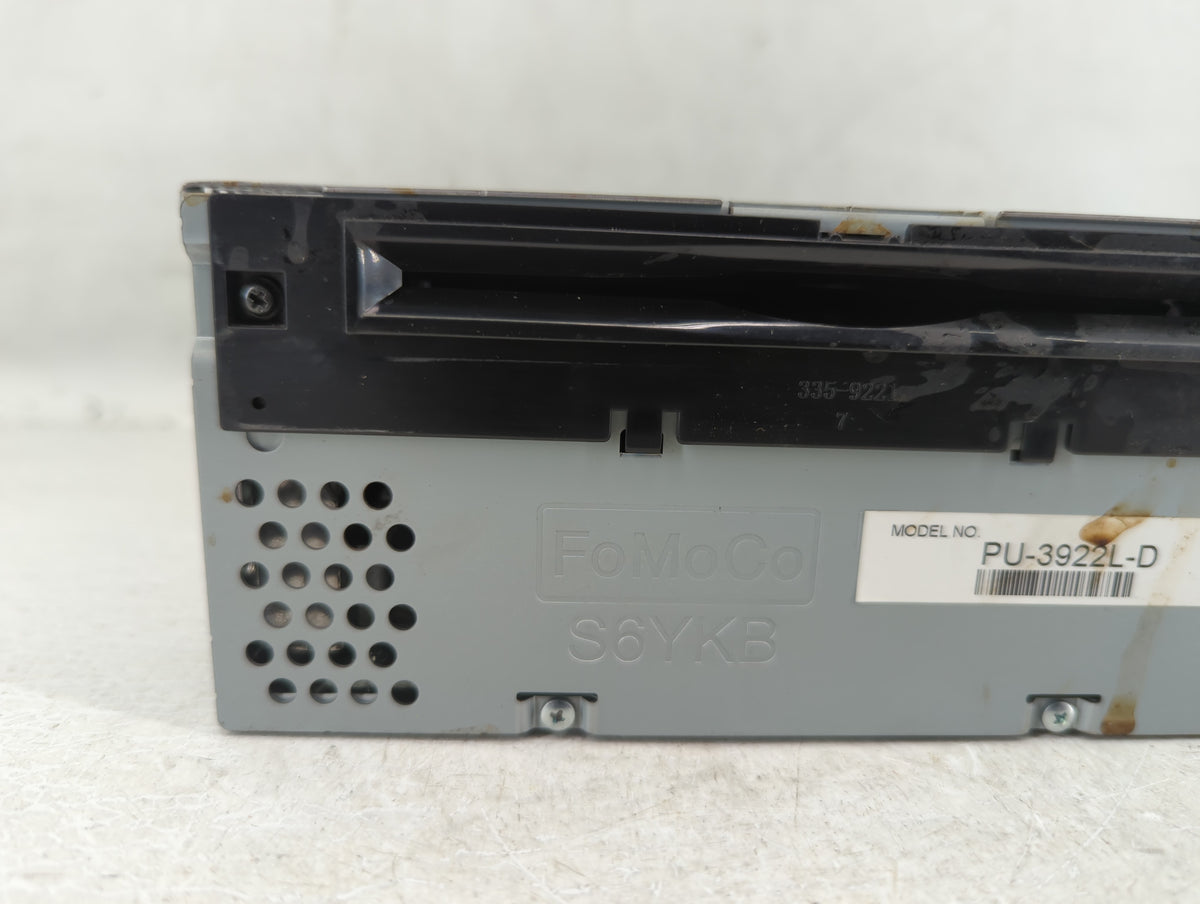 2016-2017 Ford Explorer Am Fm Cd Player Radio Receiver 582410 - Oemusedautoparts1.com