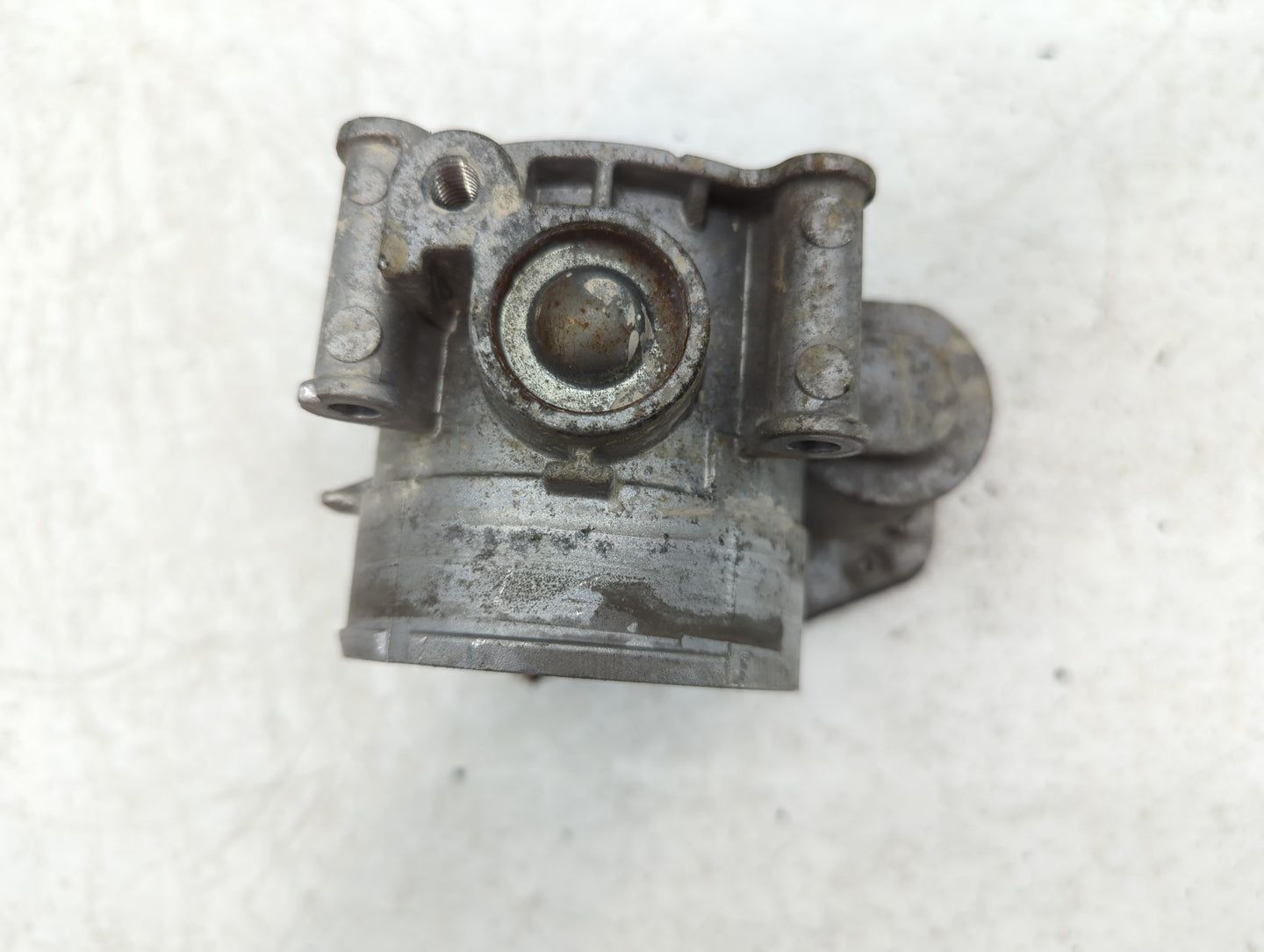 2011-2019 Ford Explorer Throttle Body P/N:AT4E-9F991-EE Fits Fits 2011 2012 2013 2014 2015 2016 2017 2018 2019 OEM Used Auto