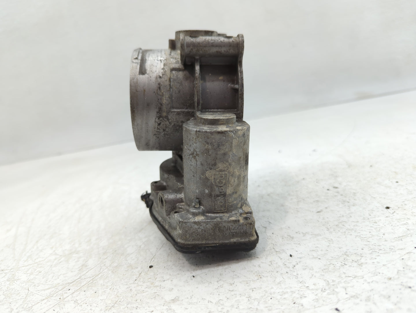 2011-2019 Ford Explorer Throttle Body P/N:AT4E-9F991-EE Fits Fits 2011 2012 2013 2014 2015 2016 2017 2018 2019 OEM Used Auto