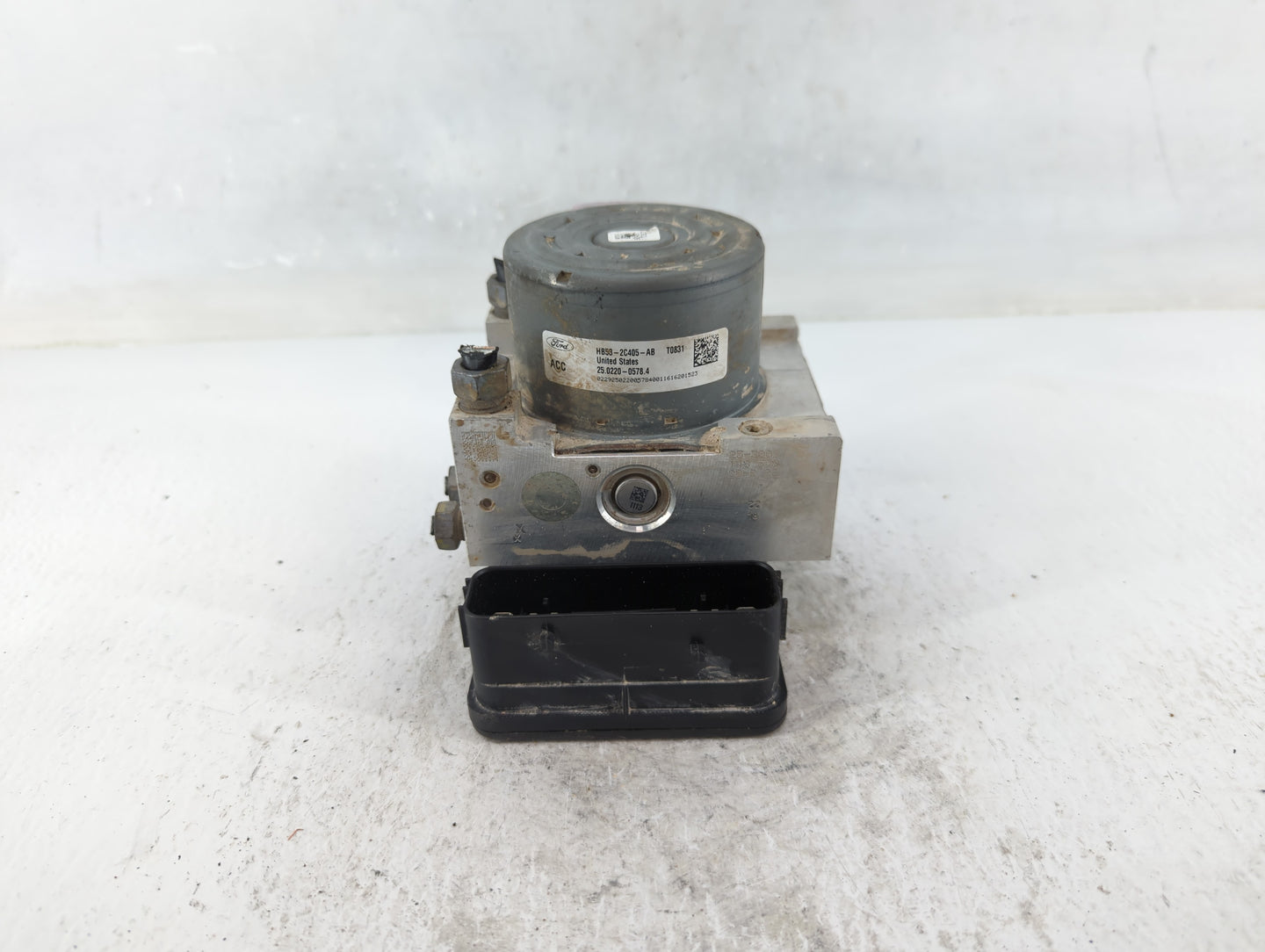 2017 Ford Explorer ABS Pump Control Module Replacement P/N:HB53-2C405-AB Fits OEM Used Auto Parts - Oemusedautoparts1.com