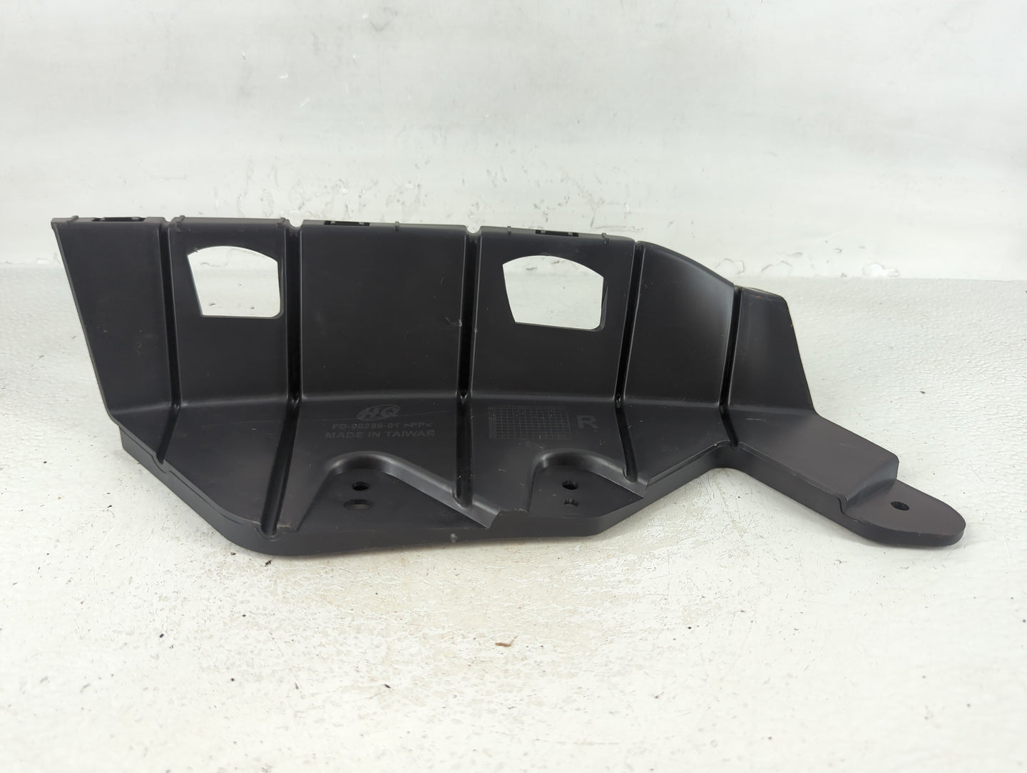 2017 Ford Explorer HEAD LAMP BRACKET - Oemusedautoparts1.com