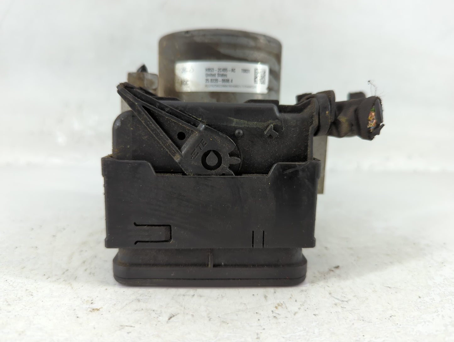 2017 Ford Explorer ABS Pump Control Module Replacement P/N:HB53-2C405-AC Fits OEM Used Auto Parts - Oemusedautoparts1.com