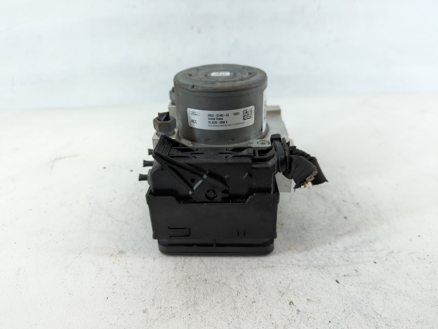 2017 Ford Explorer ABS Pump Control Module Replacement P/N:HB53-2C405-AC Fits OEM Used Auto Parts - Oemusedautoparts1.com