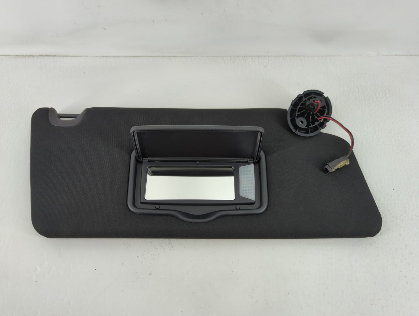 2017 Ford Explorer Sun Visor Shade Replacement Passenger Right Mirror Fits OEM Used Auto Parts - Oemusedautoparts1.com