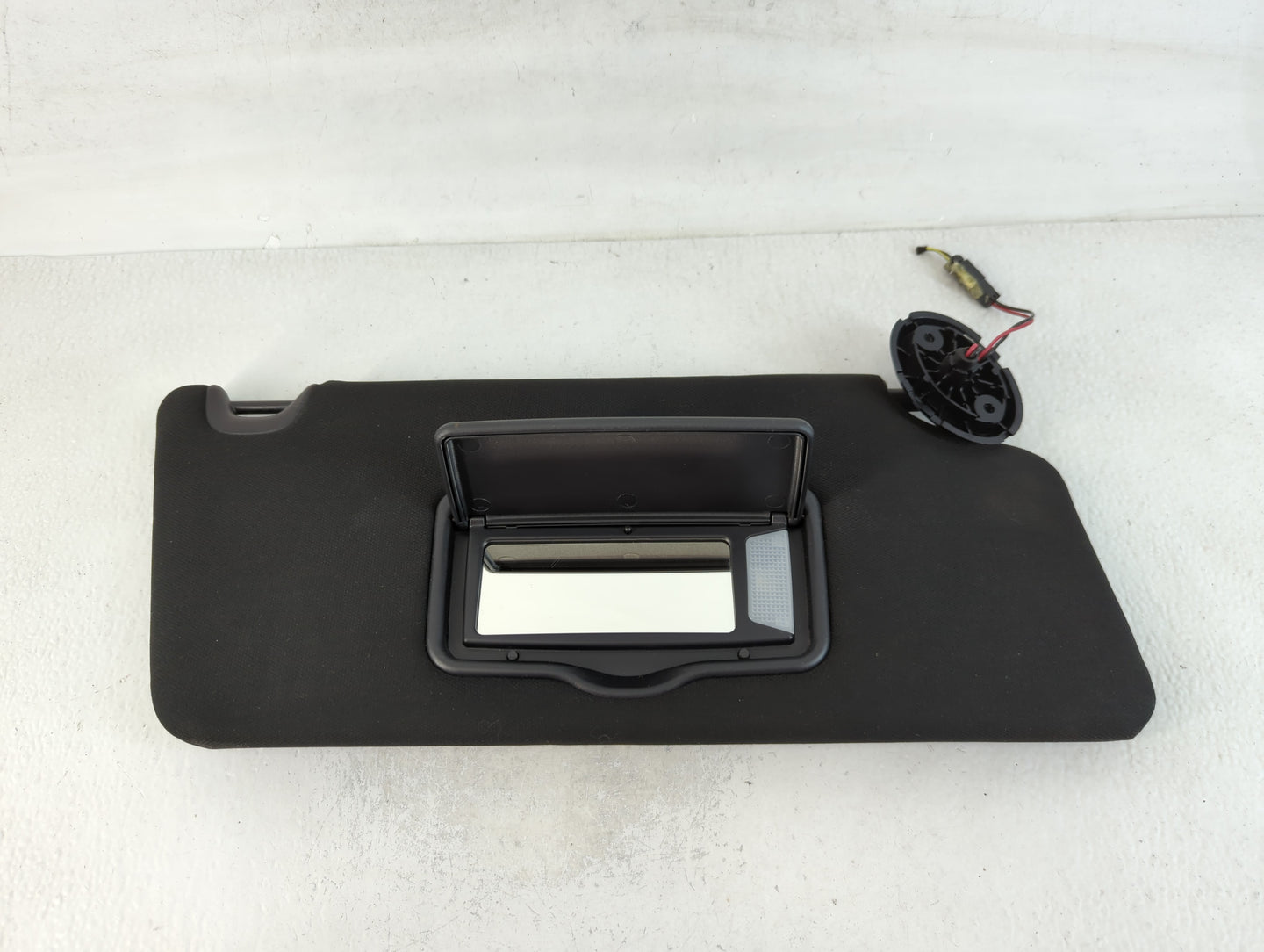 2017 Ford Explorer Sun Visor Shade Replacement Passenger Right Mirror Fits OEM Used Auto Parts - Oemusedautoparts1.com