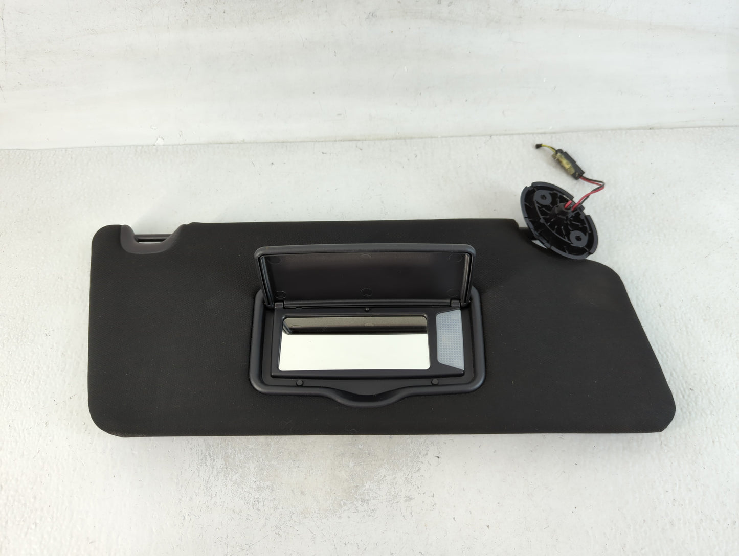 2017 Ford Explorer Sun Visor Shade Replacement Passenger Right Mirror Fits OEM Used Auto Parts - Oemusedautoparts1.com