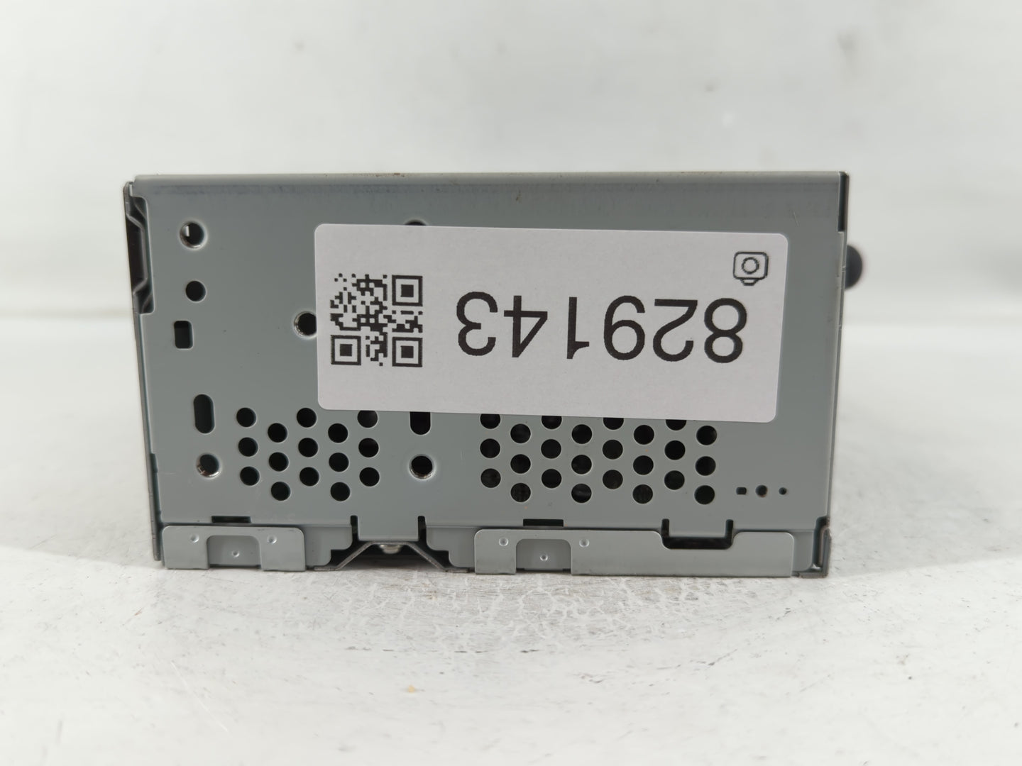 2016-2017 Ford Explorer Radio AM FM Cd Player Receiver Replacement P/N:GB5T-19C107-AG Fits Fits 2016 2017 OEM Used Auto Part