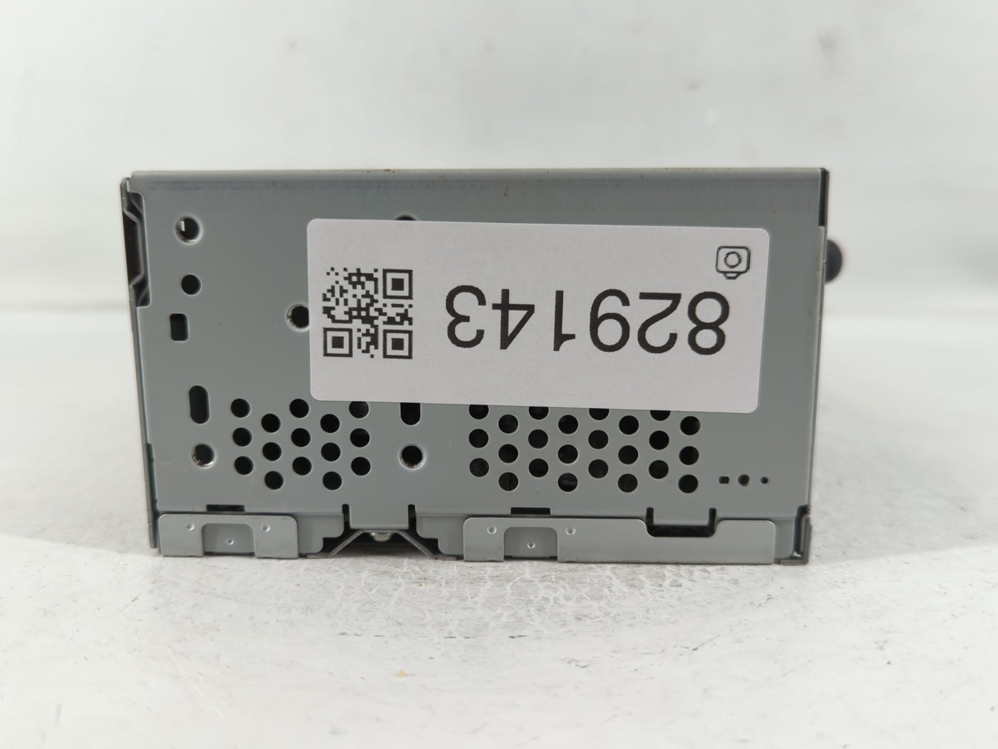 2016-2017 Ford Explorer Radio AM FM Cd Player Receiver Replacement P/N:GB5T-19C107-AG Fits Fits 2016 2017 OEM Used Auto Part
