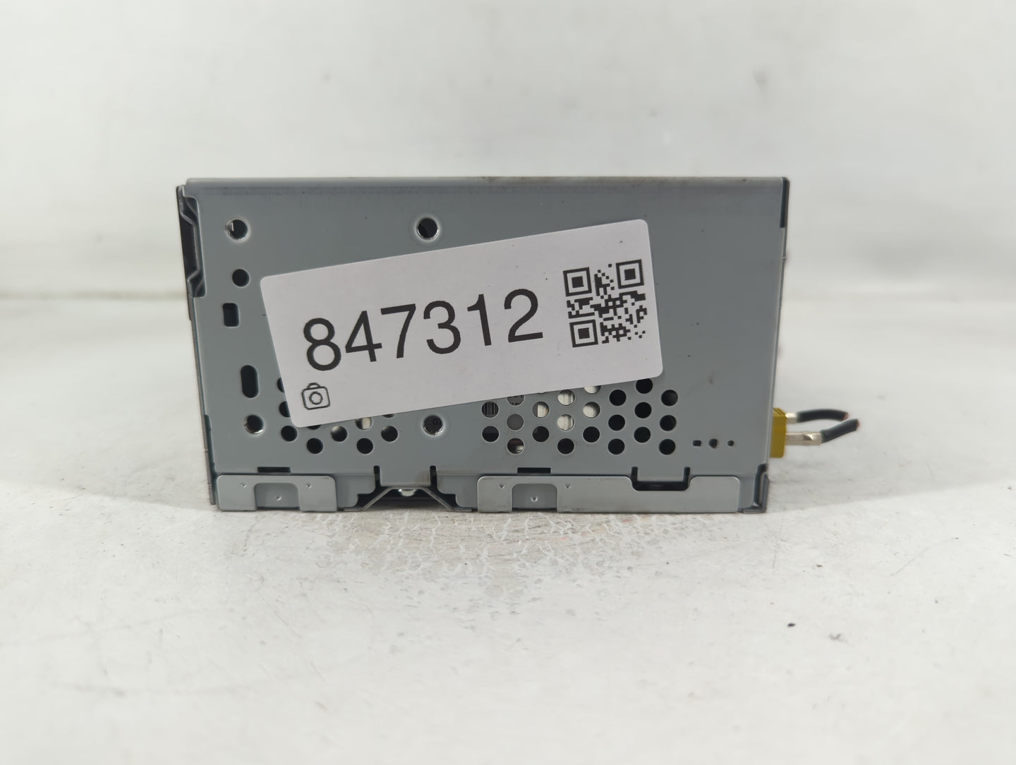 2016-2017 Ford Explorer Radio AM FM Cd Player Receiver Replacement P/N:HB5T-19C107-BB Fits Fits 2016 2017 OEM Used Auto Part