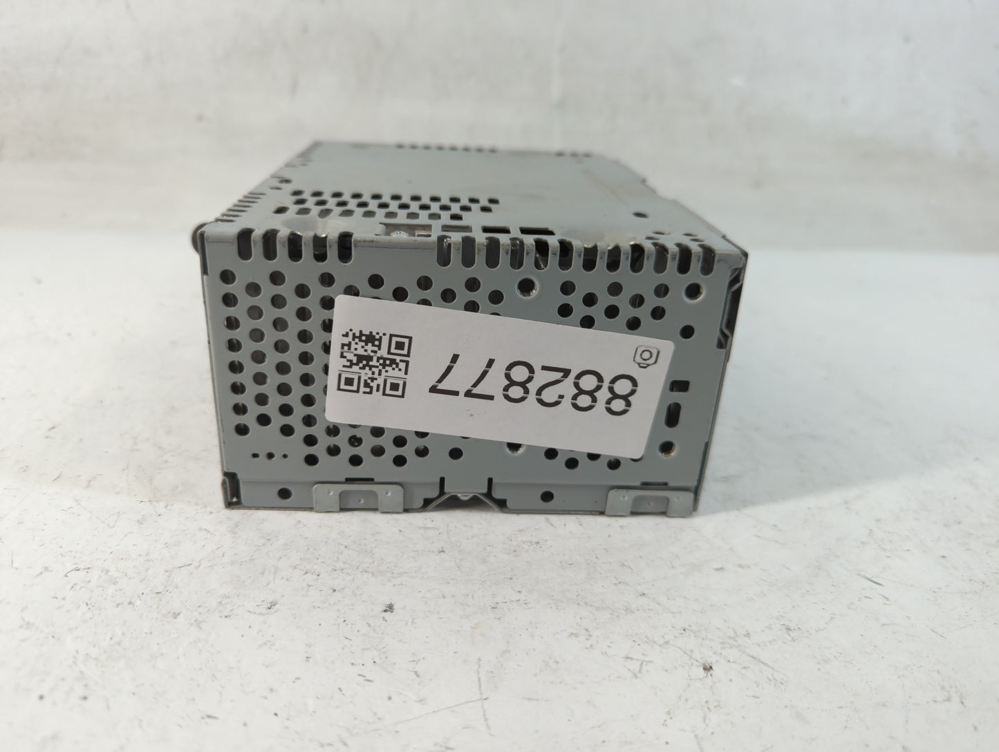 2017 Ford Explorer Radio AM FM Cd Player Receiver Replacement P/N:HB5T-19C107-BB HB5T-19C107-BA Fits OEM Used Auto Parts - O