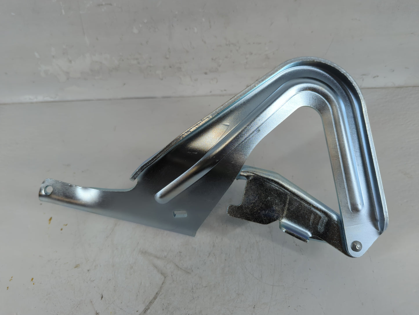 2017 Ford Explorer Passenger Right Hood Hinge - Oemusedautoparts1.com