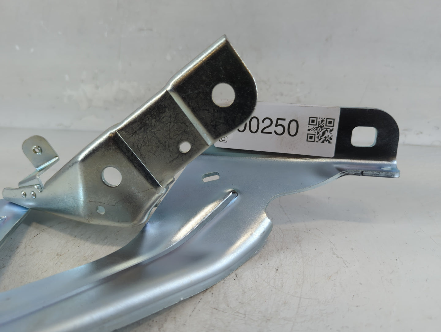 2017 Ford Explorer Driver Left Hood Hinge - Oemusedautoparts1.com