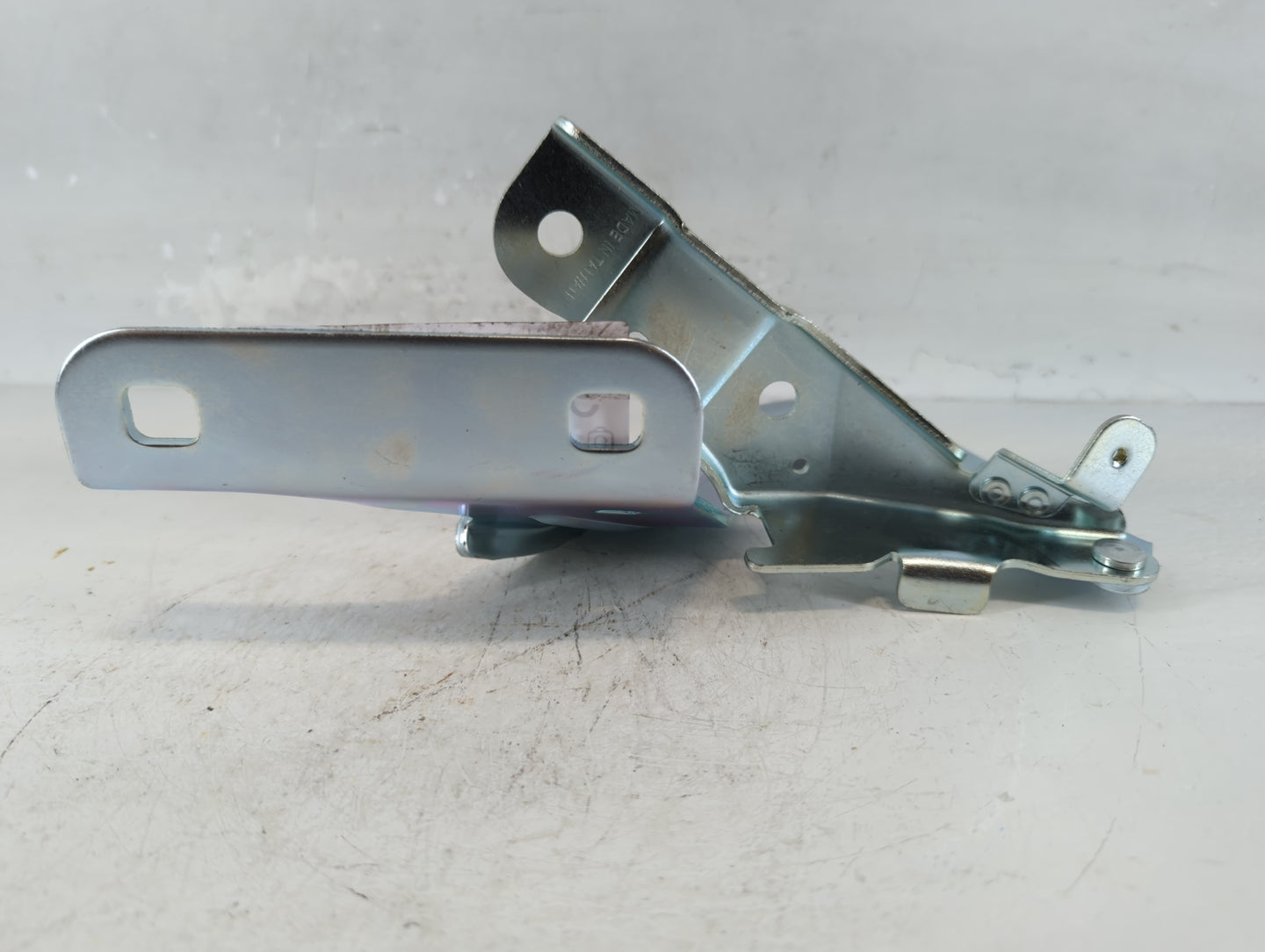 2017 Ford Explorer Driver Left Hood Hinge - Oemusedautoparts1.com