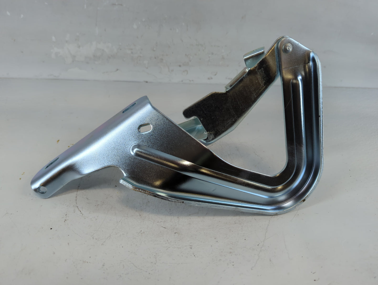 2017 Ford Explorer Driver Left Hood Hinge - Oemusedautoparts1.com