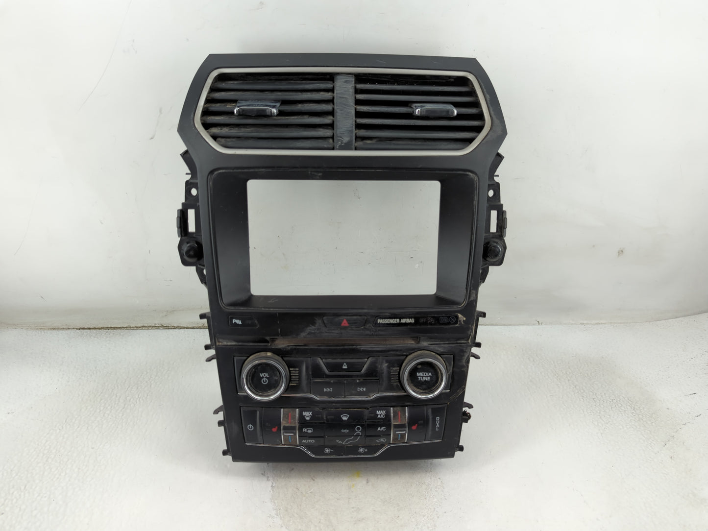 2016-2017 Ford Explorer Radio AM FM Cd Player Receiver Replacement P/N:GB5T-18A802-ED Fits Fits 2016 2017 OEM Used Auto Part