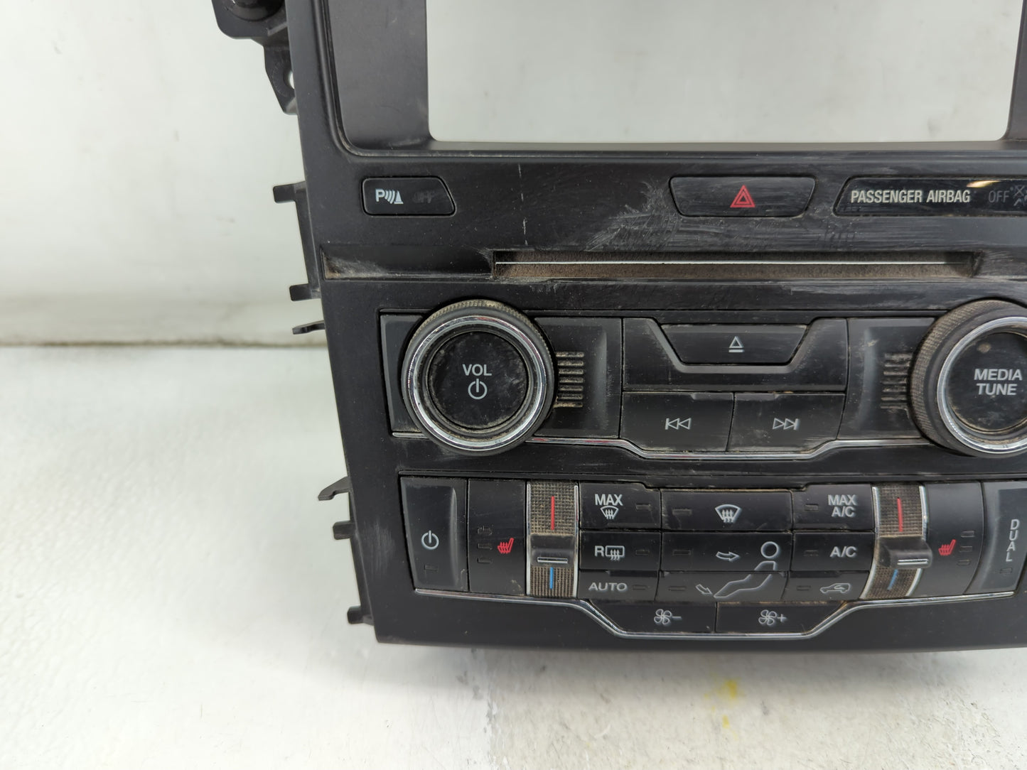 2016-2017 Ford Explorer Radio AM FM Cd Player Receiver Replacement P/N:GB5T-18A802-ED Fits Fits 2016 2017 OEM Used Auto Part