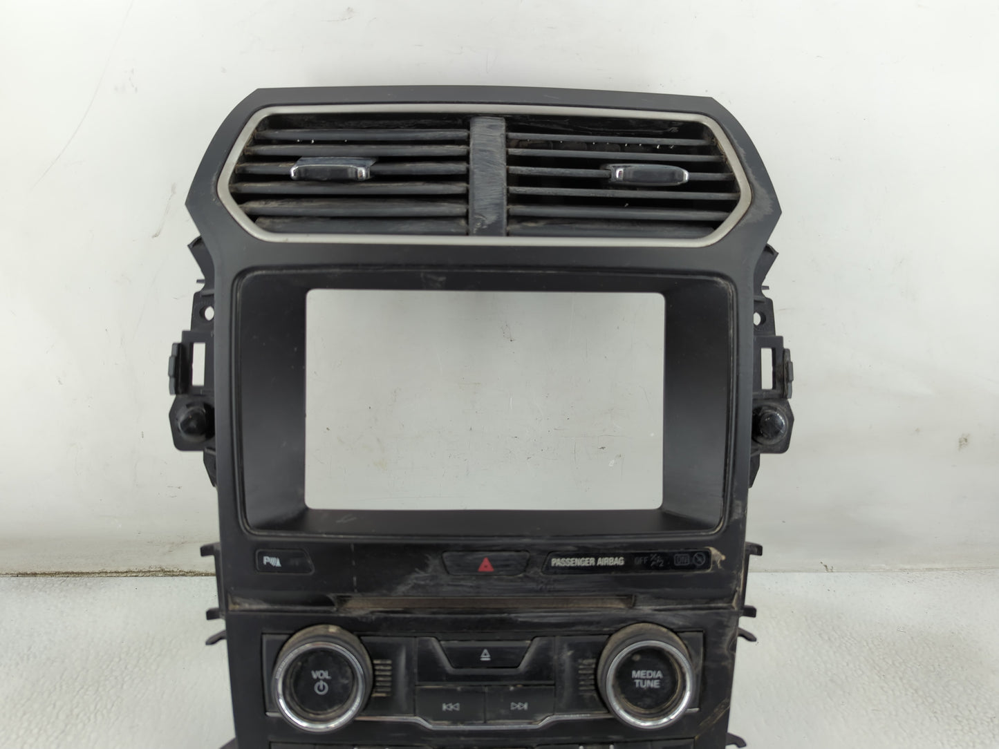 2016-2017 Ford Explorer Radio AM FM Cd Player Receiver Replacement P/N:GB5T-18A802-ED Fits Fits 2016 2017 OEM Used Auto Part