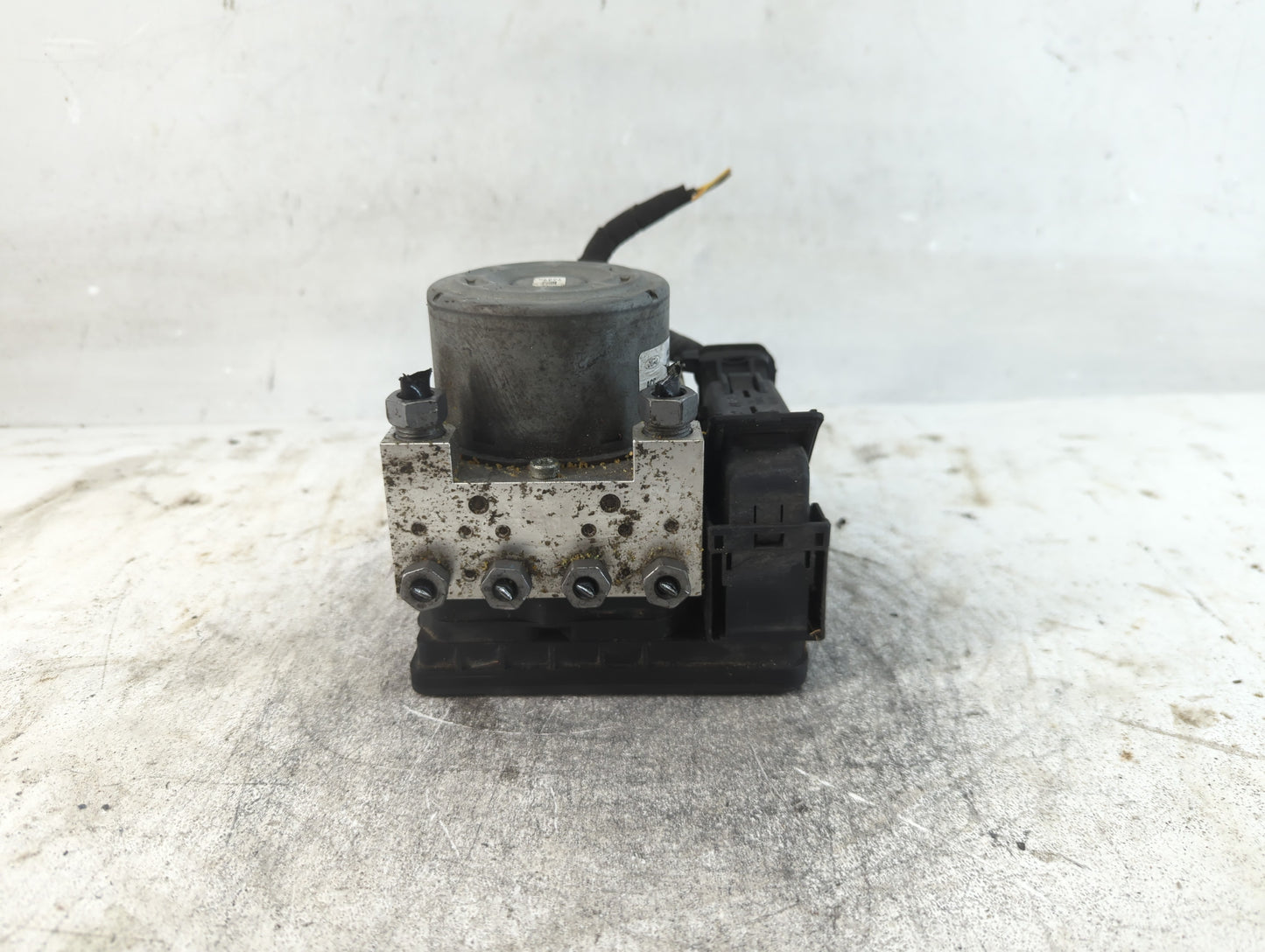 2017 Ford Explorer ABS Pump Control Module Replacement P/N:HB53-2C405-AC Fits OEM Used Auto Parts - Oemusedautoparts1.com