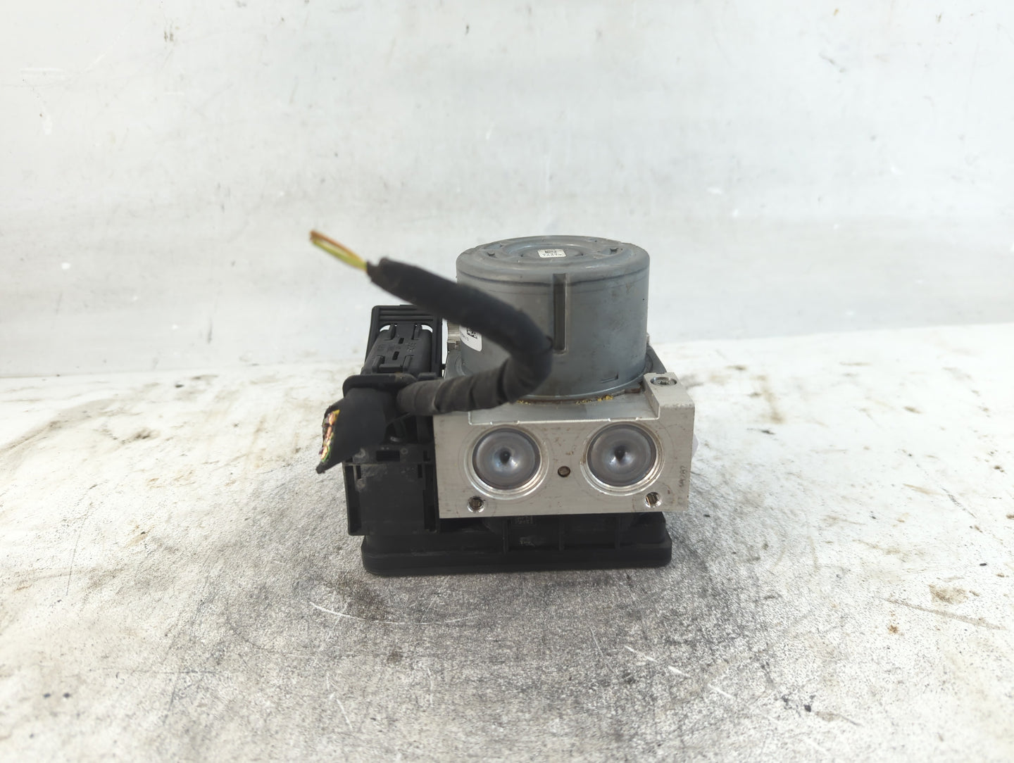 2017 Ford Explorer ABS Pump Control Module Replacement P/N:HB53-2C405-AC Fits OEM Used Auto Parts - Oemusedautoparts1.com