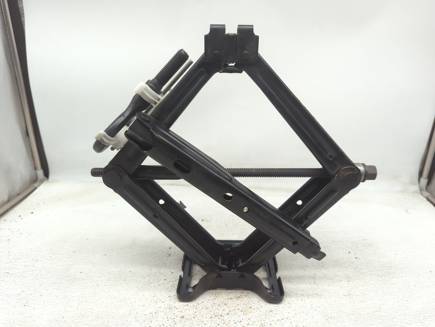 2017 Ford Explorer Spare Scissor Car Jack 928485 - Oemusedautoparts1.com