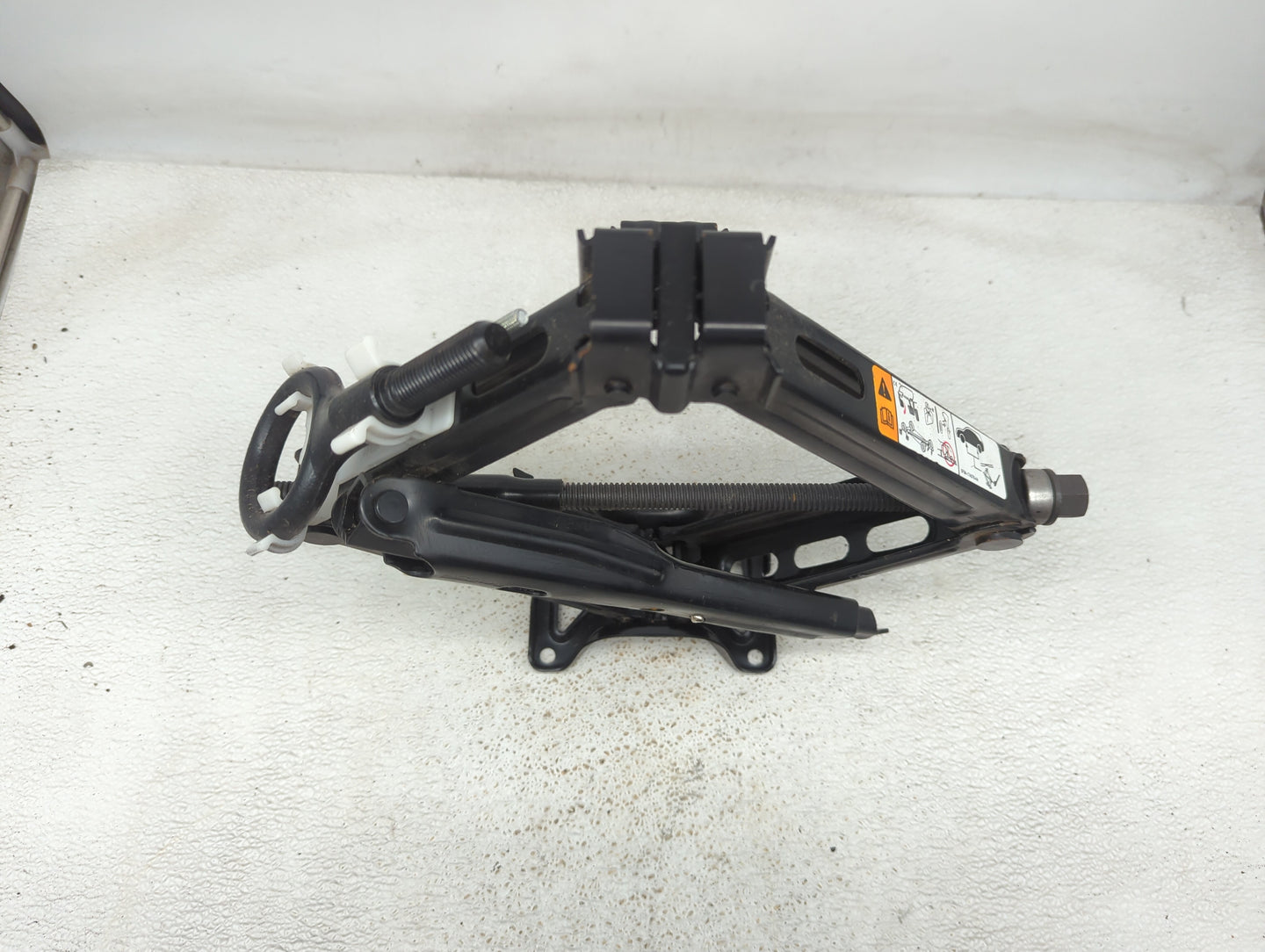 2017 Ford Explorer Spare Scissor Car Jack 928485 - Oemusedautoparts1.com