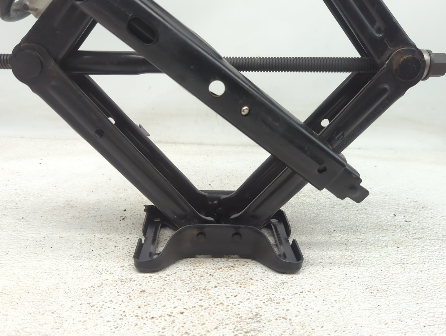 2017 Ford Explorer Spare Scissor Car Jack 928485 - Oemusedautoparts1.com