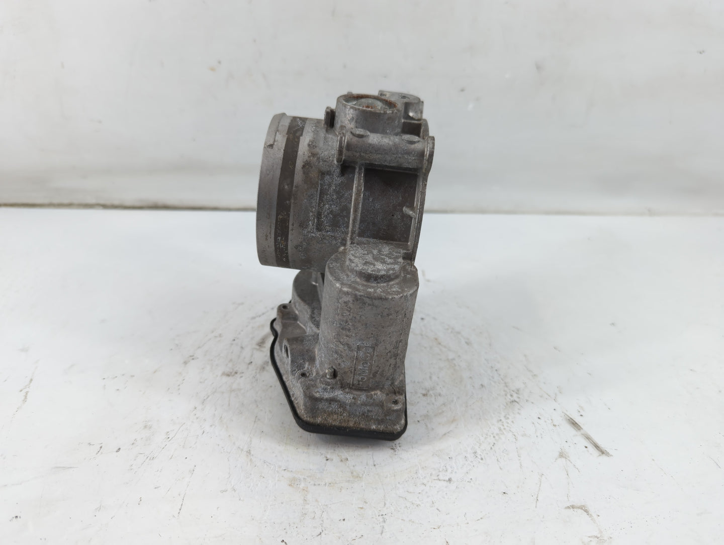 2011-2019 Ford Explorer Throttle Body P/N:AT4E-9F991-EL Fits Fits 2011 2012 2013 2014 2015 2016 2017 2018 2019 OEM Used Auto
