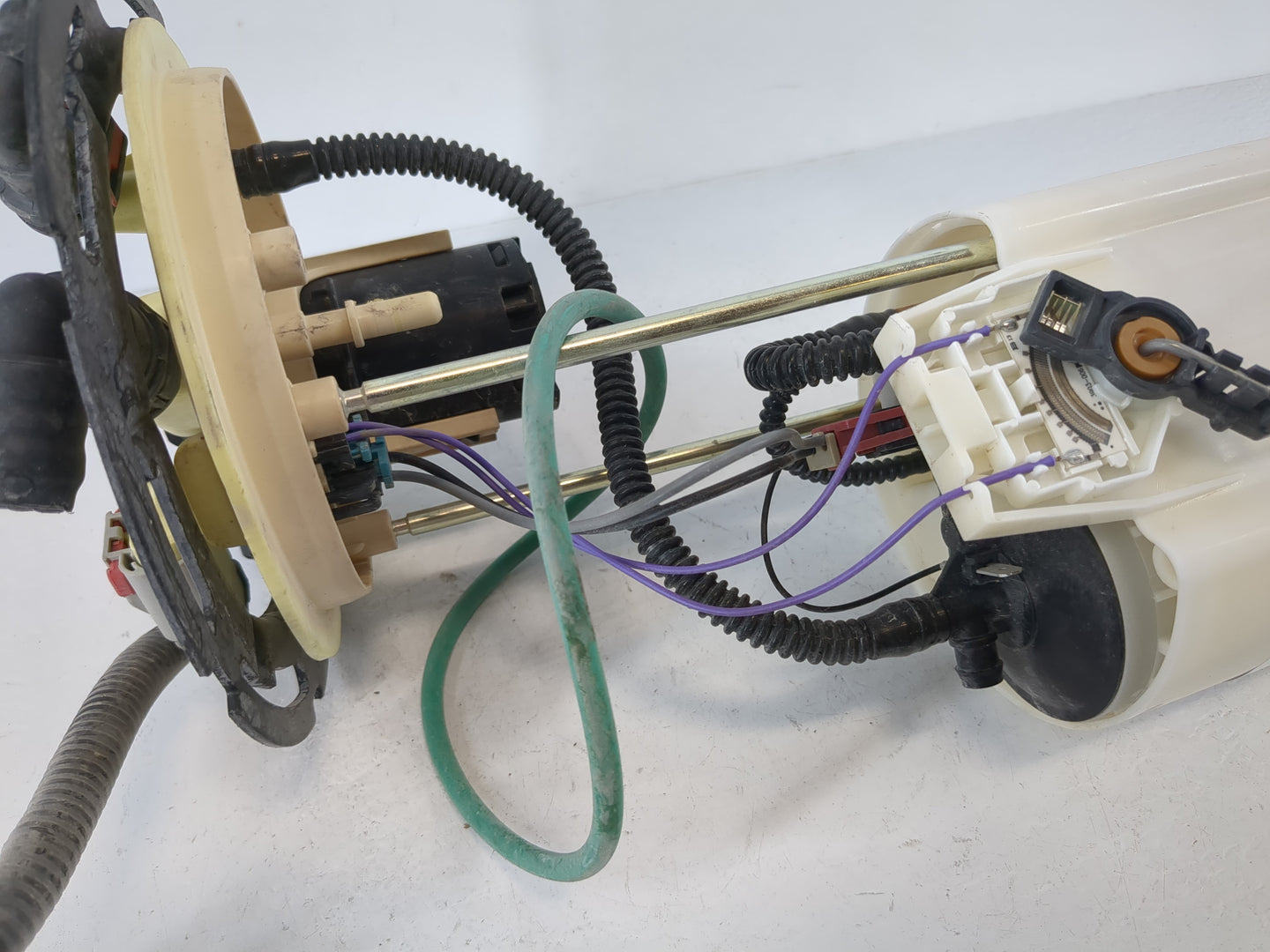 2015-2017 Ford F-150 Electrical Gas Fuel Pump Assembly - Oemusedautoparts1.com