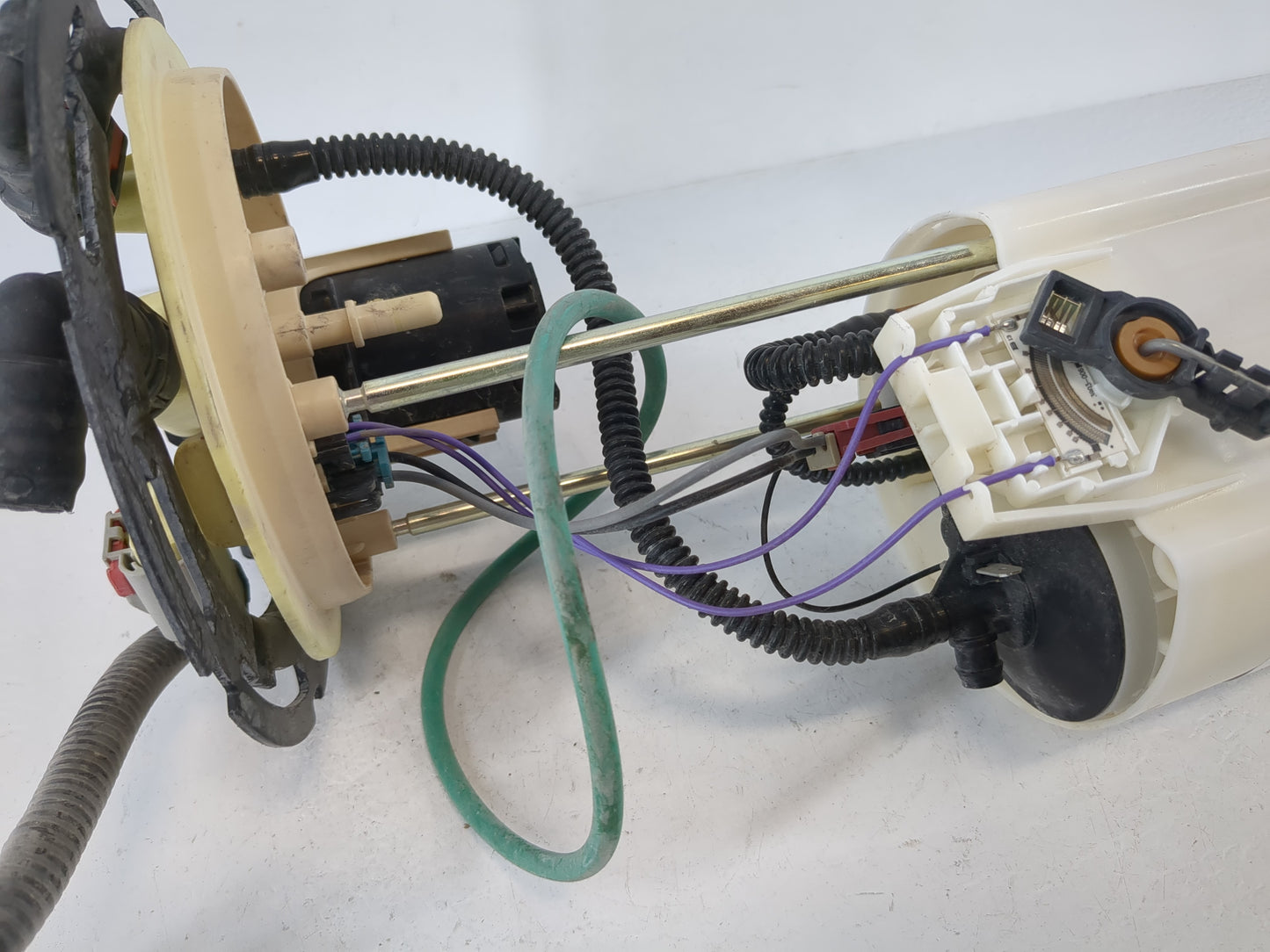 2015-2017 Ford F-150 Electrical Gas Fuel Pump Assembly - Oemusedautoparts1.com