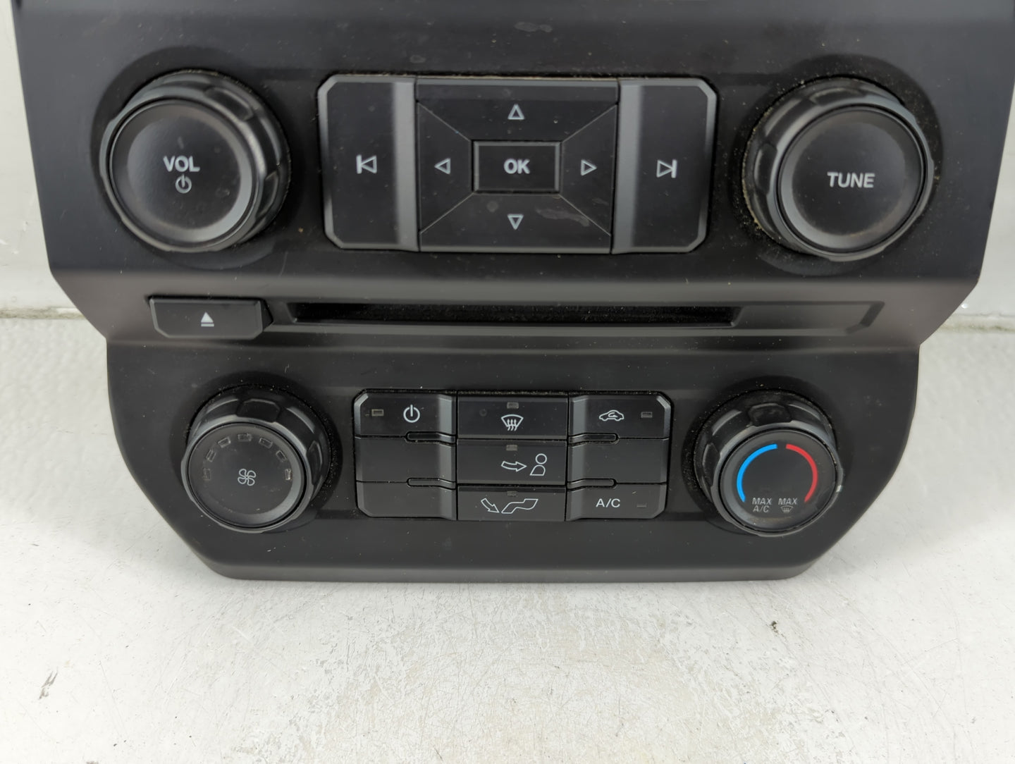 2017 Ford F-150 Radio AM FM Cd Player Receiver Replacement P/N:HL3T-18E243-BGB Fits OEM Used Auto Parts - Oemusedautoparts1.