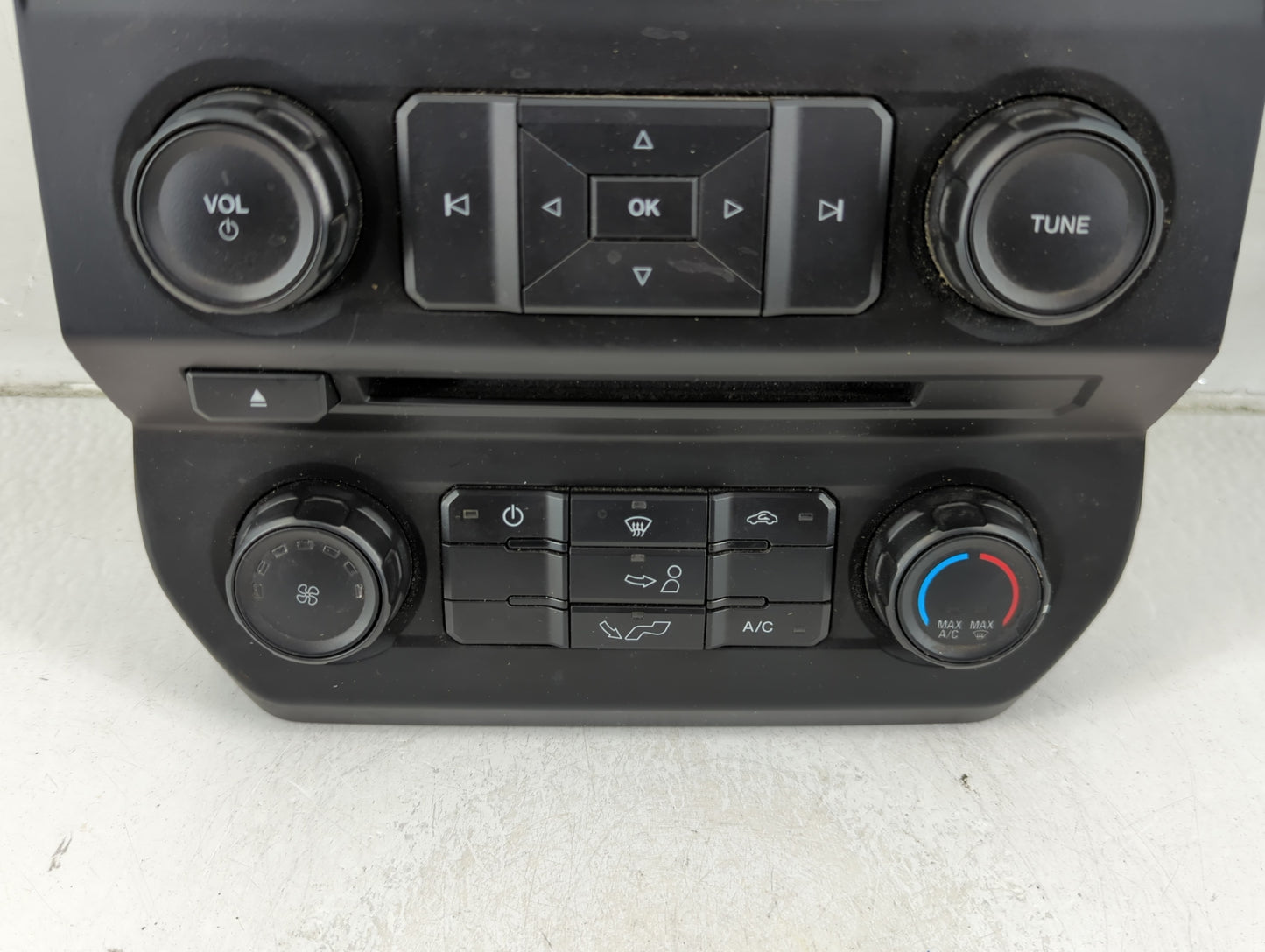 2017 Ford F-150 Radio AM FM Cd Player Receiver Replacement P/N:HL3T-18E243-BGB Fits OEM Used Auto Parts - Oemusedautoparts1.
