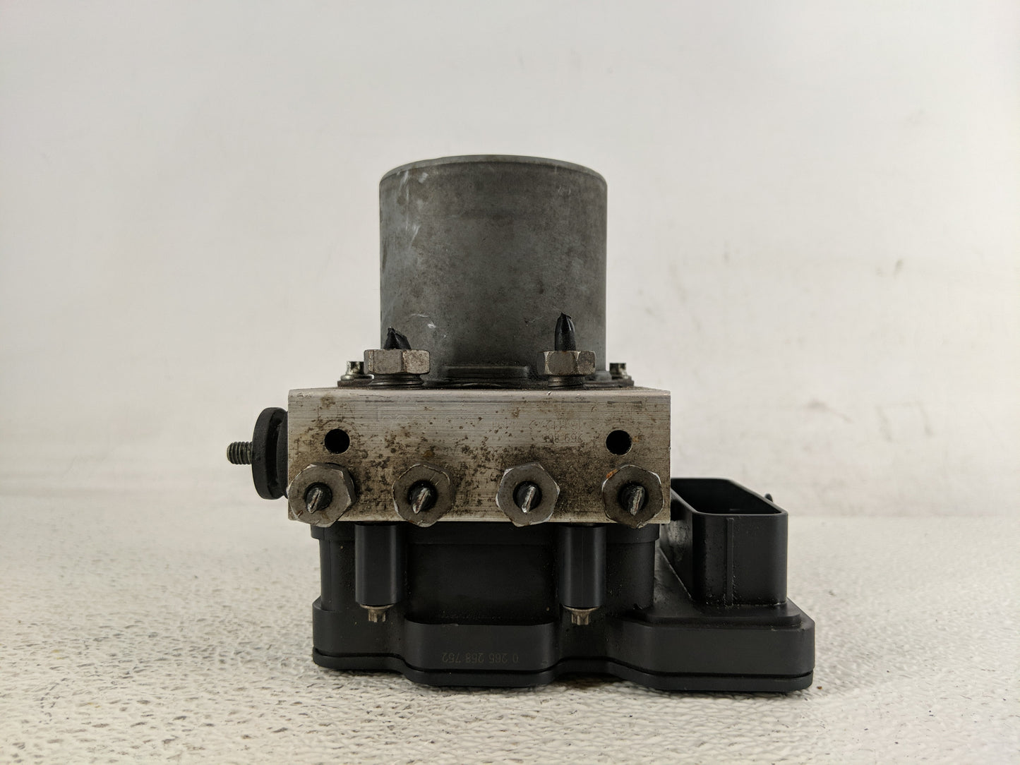 2017-2018 Ford F-150 ABS Pump Control Module Replacement P/N:0265956579 2265106512 Fits Fits 2017 2018 OEM Used Auto Parts -