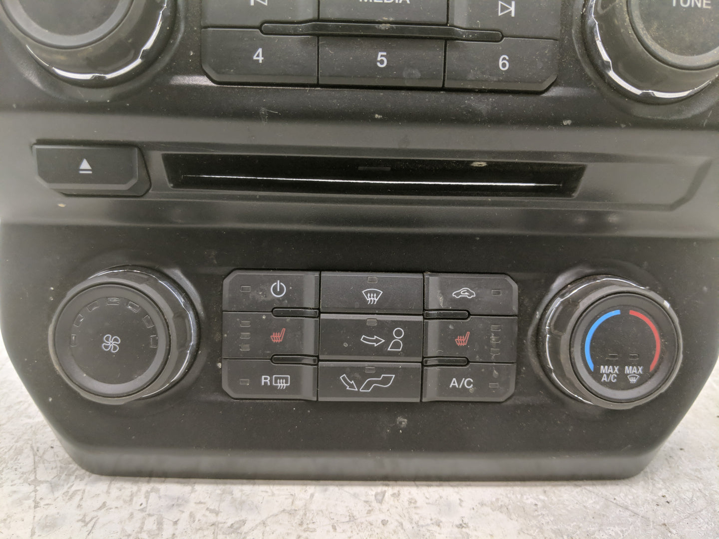 2017 Ford F-150 Radio AM FM Cd Player Receiver Replacement P/N:HL3T-18E243-CDC Fits OEM Used Auto Parts - Oemusedautoparts1.