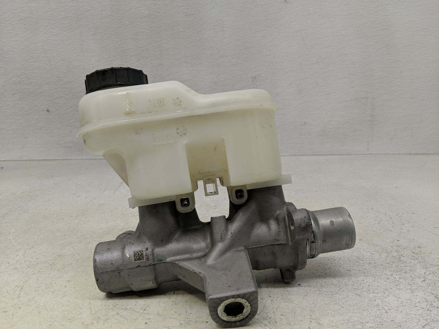2015-2017 Ford F-150 Brake Master Cylinder - Oemusedautoparts1.com