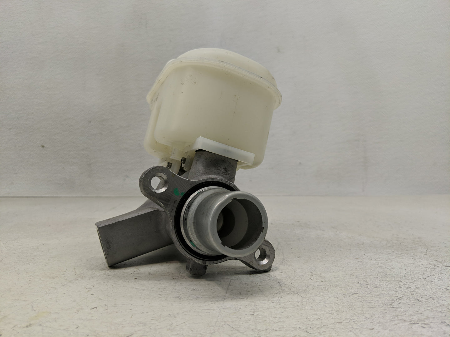 2015-2017 Ford F-150 Brake Master Cylinder - Oemusedautoparts1.com
