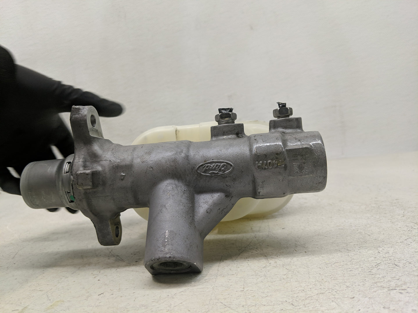 2015-2017 Ford F-150 Brake Master Cylinder - Oemusedautoparts1.com
