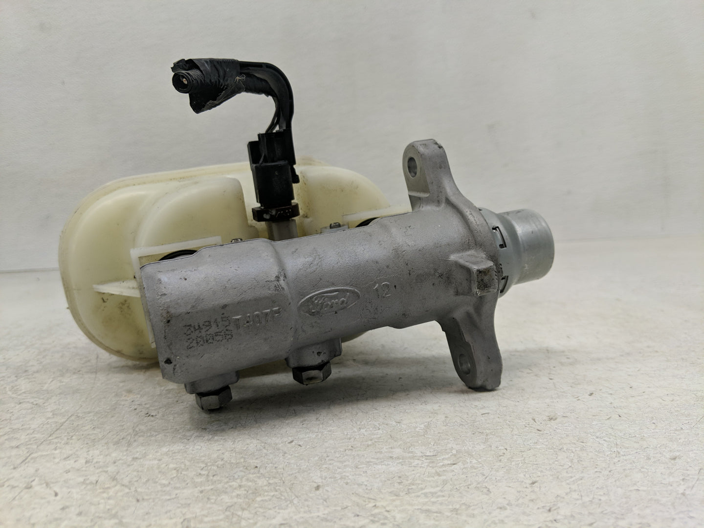 2015-2017 Ford F-150 Brake Master Cylinder - Oemusedautoparts1.com