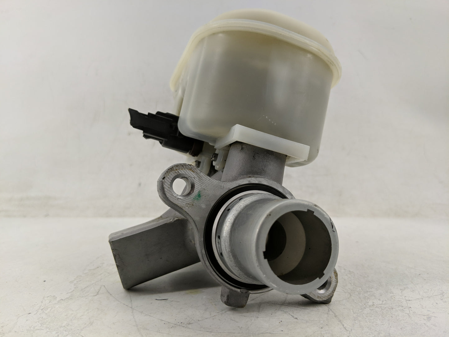 2015-2017 Ford F-150 Brake Master Cylinder 1312595 - Oemusedautoparts1.com
