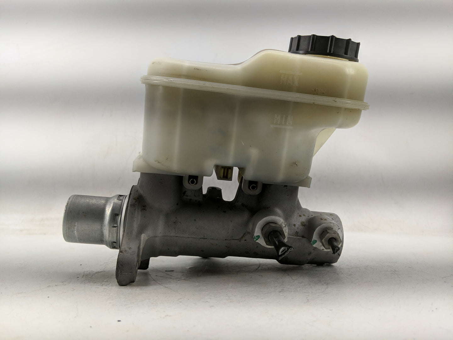 2015-2017 Ford F-150 Brake Master Cylinder 1312595 - Oemusedautoparts1.com